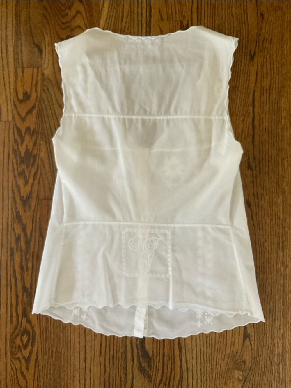 White sleeveless embroidered button up blouse - Picture 2 of 2